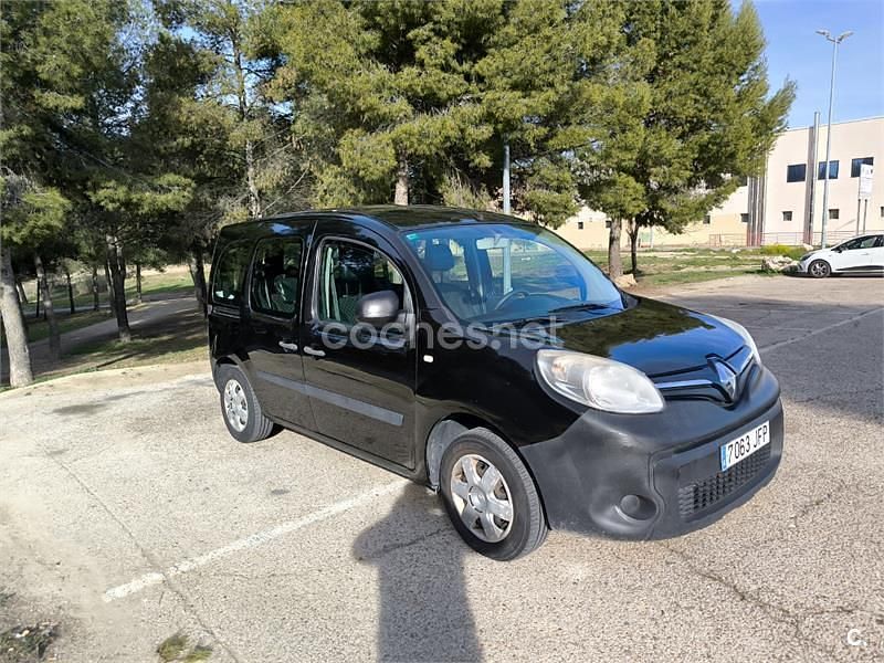 Usado Renault Kangoo 90 CV (66 kW) 2015 Negro Monovolumen