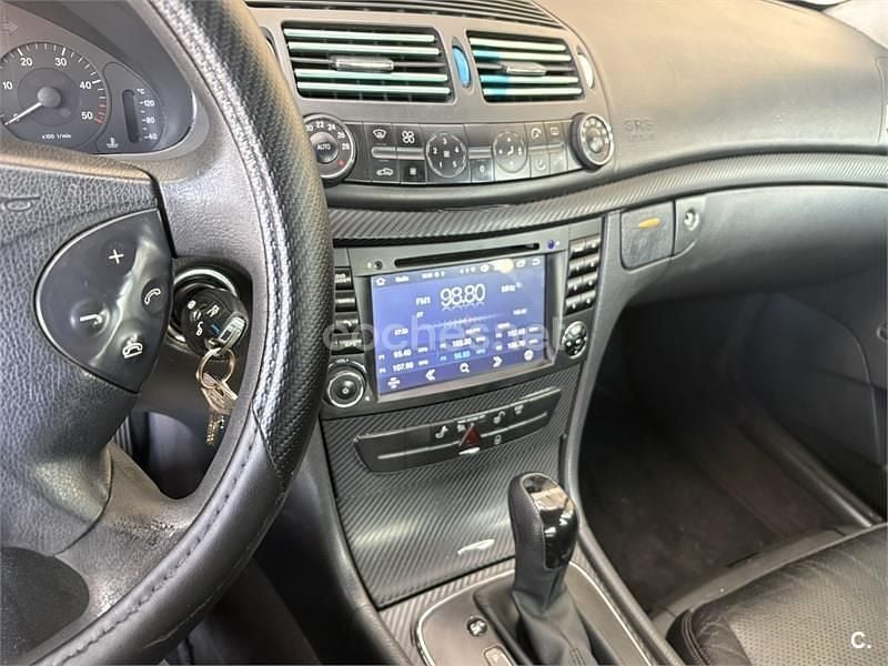 Usado Mercedes E200 Classic 122 CV (89 kW) 2005 Negro Berlina