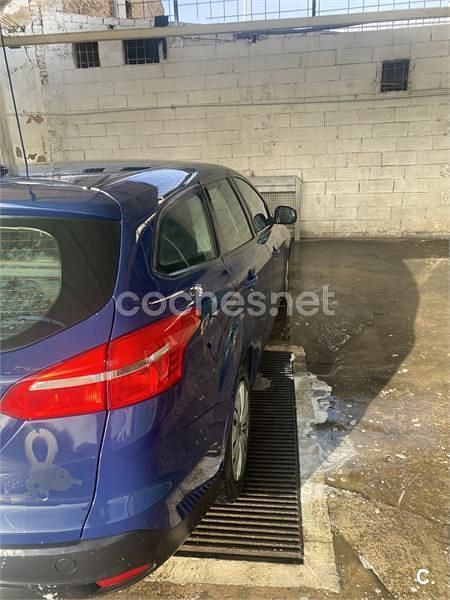 Usado Ford Focus Trend 120 CV (88 kW) 2016 Azul Familiar