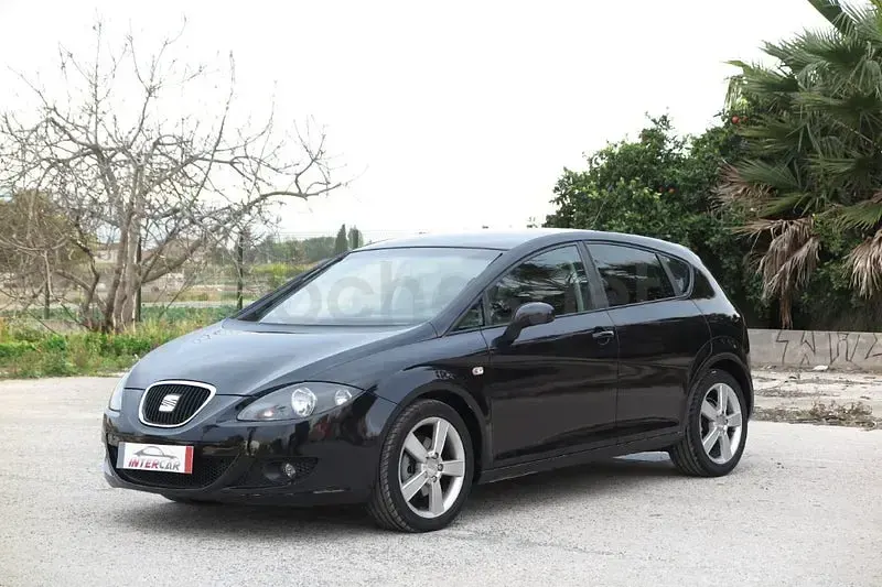 Usado Seat Leon Sport 140 CV (102 kW) 2006 Negro Utilitario
