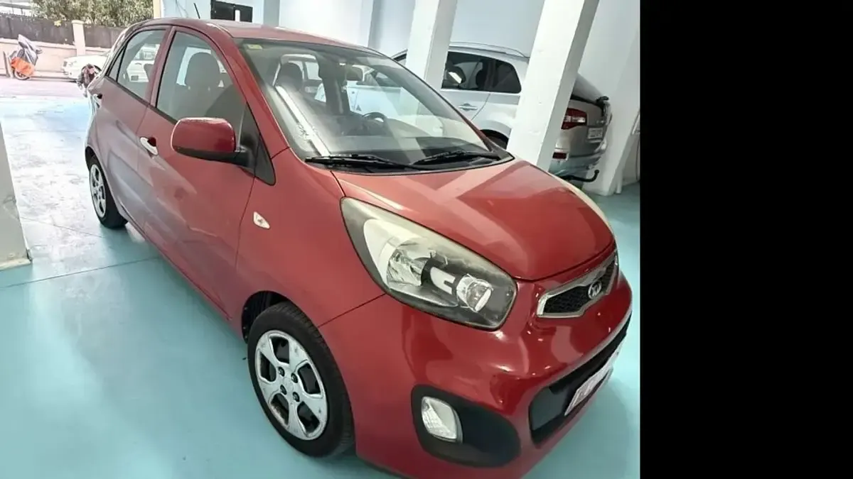 Usado Kia Picanto Urban 69 CV (50 kW) 2014 Rojo Utilitario