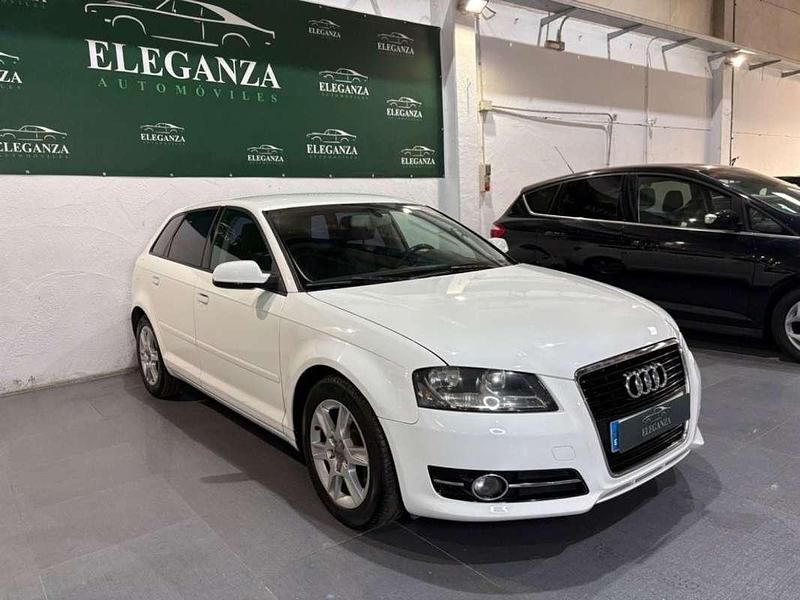 Usado Audi A3 Sportback Ambition 105 CV (77 kW) 2011 Blanco Utilitario