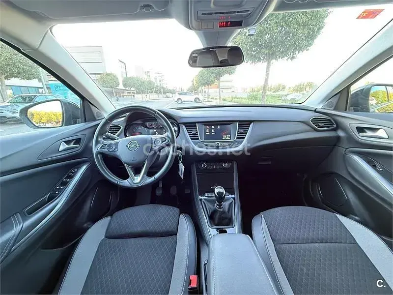 Usado Opel Grandland X Design & Tech 130 CV (95 kW) 2021 Negro SUV