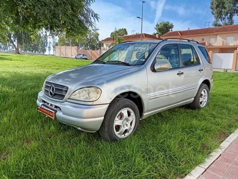 Usado Mercedes ML270 163 CV (119 kW) 2002 Gris / plata SUV