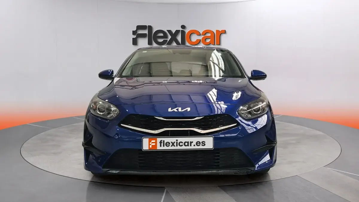 Usado Kia Ceed 136 CV (100 kW) 2023 Azul Utilitario