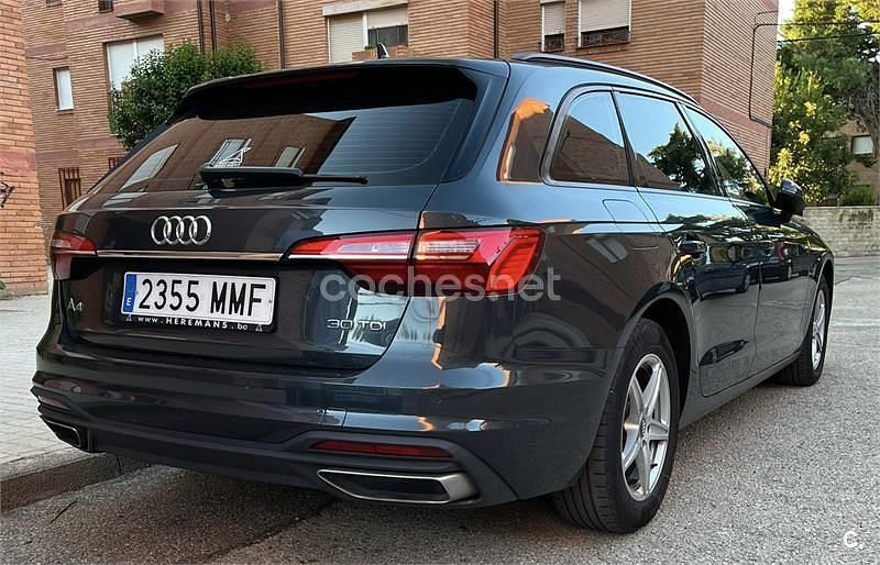 Usado Audi A4 Advanced Plus 136 CV (100 kW) 2019 Gris / plata Familiar