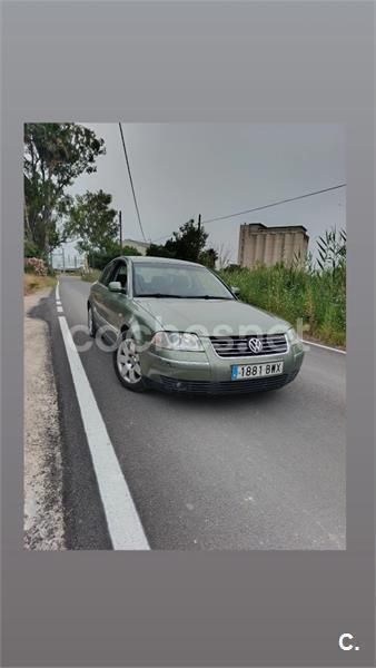 Verde Usado 2002 VW Passat Trendline Berlina | 1800 € (Super precio) - Imagen 1/4