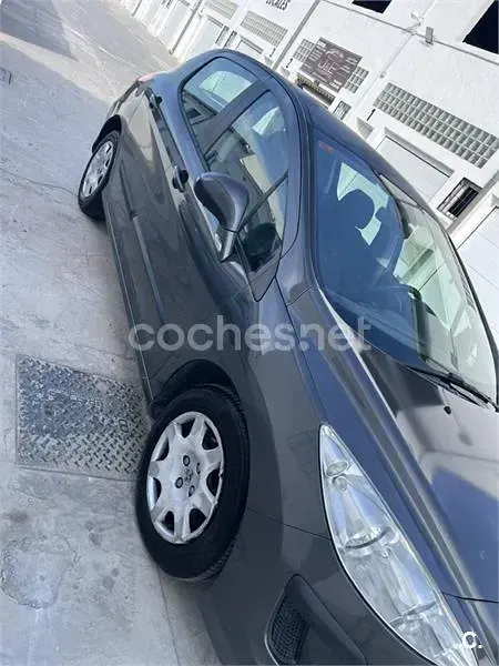 Usado Peugeot 308 90 CV (66 kW) 2009 Gris / plata Berlina