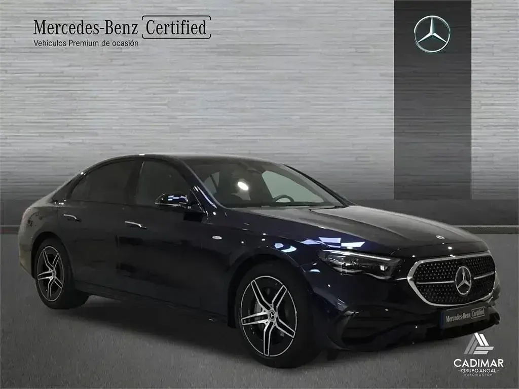 Usado Mercedes E300 AMG line 313 CV (230 kW) 2025 Azul náutico Berlina