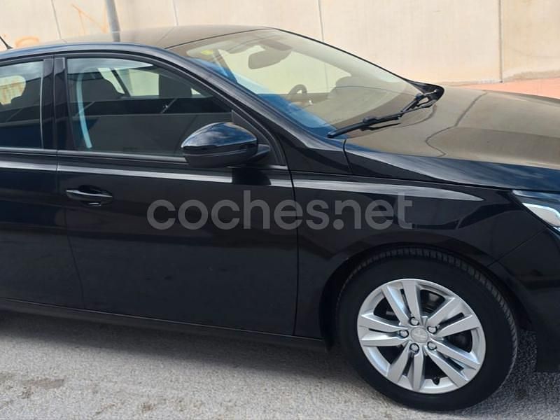 Usado Peugeot 308 Allure 120 CV (88 kW) 2015 Negro Berlina