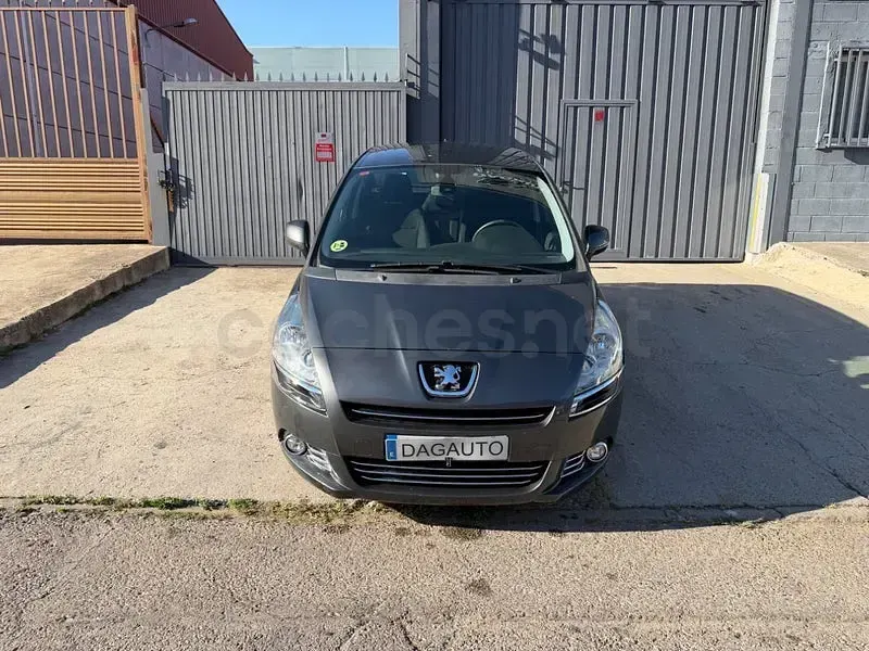 Usado Peugeot 5008 Active 150 CV (110 kW) 2011 Gris / plata Monovolumen