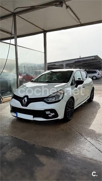 Begagnad Renault Clio IV Trophy 220 HK (161 kW) 2018 Vit Sedan