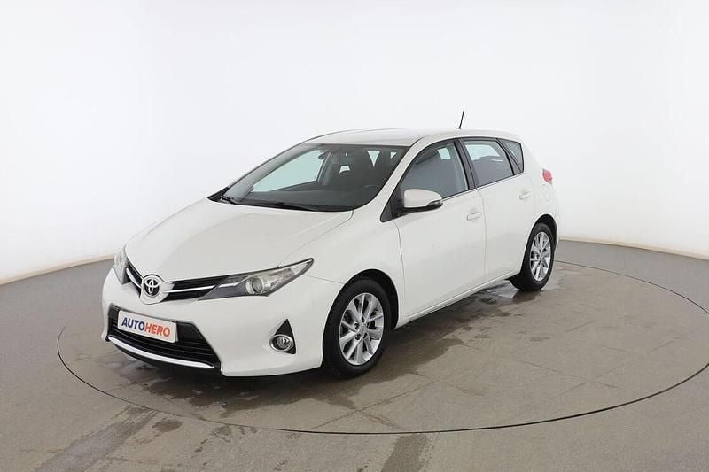 Usado Toyota Auris Active 125 CV (91 kW) 2015 Blanco Berlina