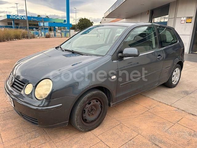 Azul Usado 2003 VW Polo Trendline Berlina | 1950 € (Buen precio) - Imagen 1/4