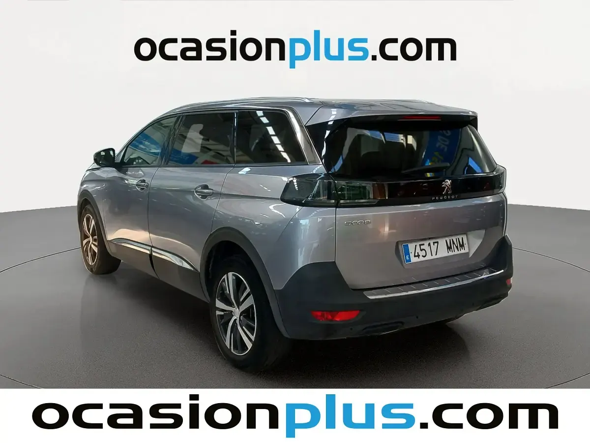 Usado Peugeot 5008 Allure 131 CV (96 kW) 2024 Gris SUV