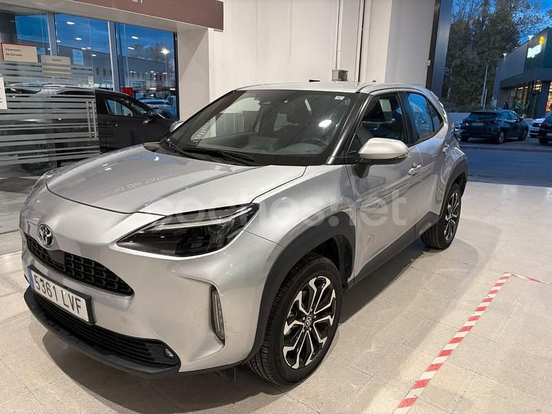 Gris / plata Usado 2021 Toyota Yaris Hybrid Active SUV | 20.999 € (Precio justo) - Imagen 1/4