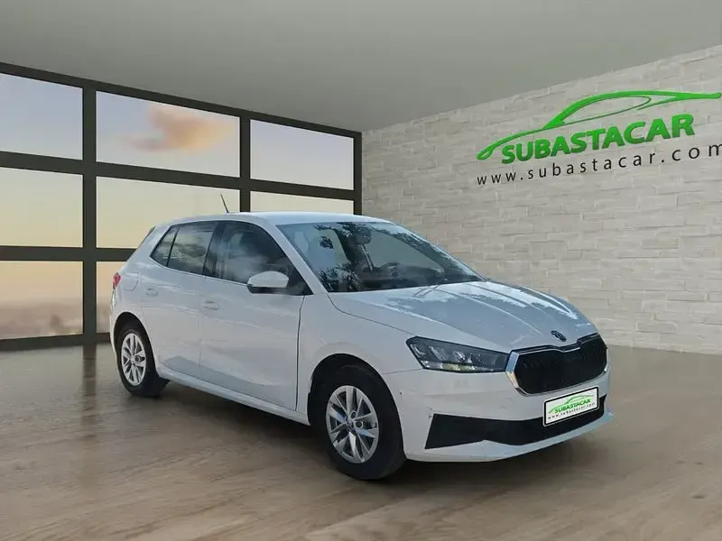Usado Skoda Fabia 80 CV (58 kW) 2022 Blanco Utilitario