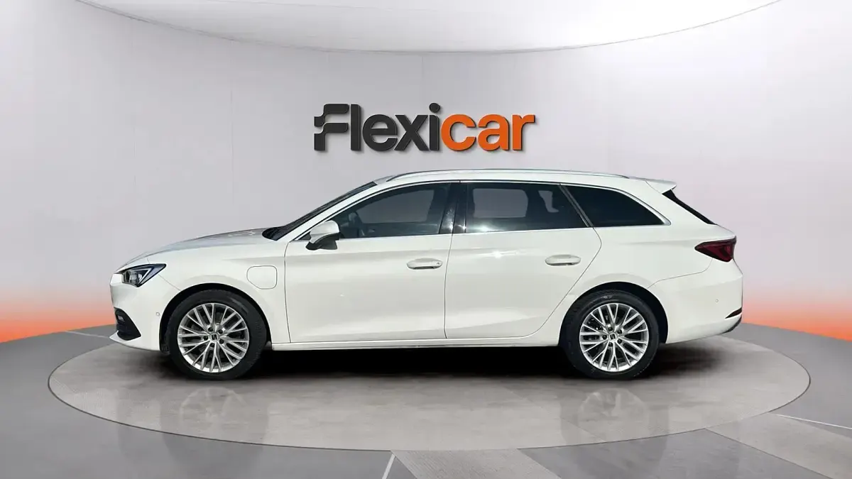 Usado Seat Leon XCELLENCE 205 CV (150 kW) 2021 Blanco Familiar