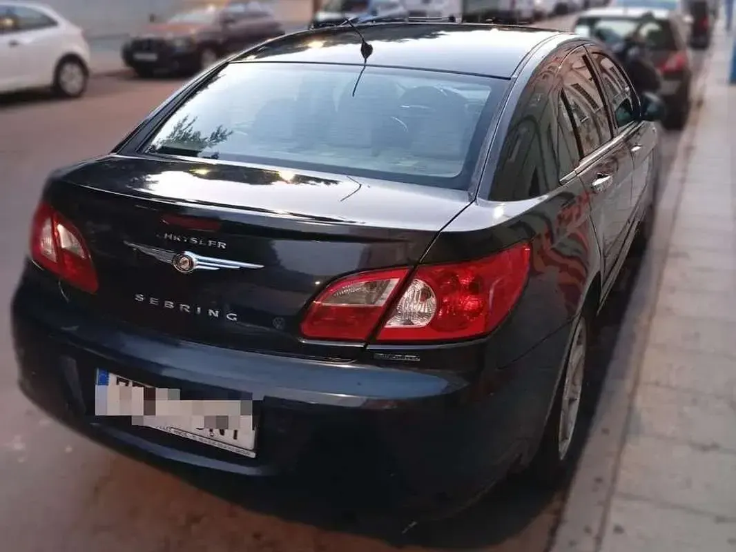 Usado Chrysler Sebring 140 CV (102 kW) 2009 Negro Berlina