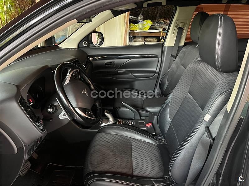 Usado Mitsubishi Outlander P-HEV 203 CV (149 kW) 2014 Negro SUV