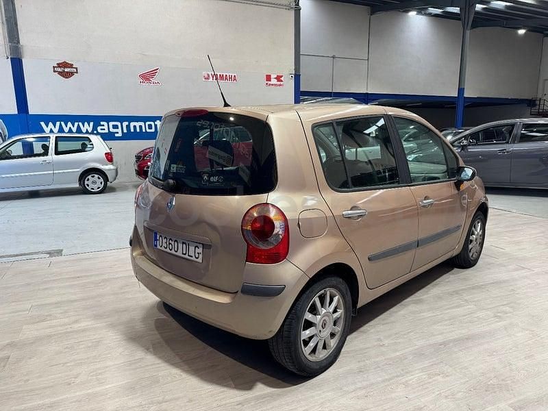 Usado Renault Modus Dynamique 100 CV (73 kW) 2005 Beige Monovolumen
