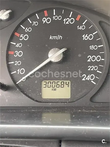 Usado Renault Laguna II Authentique 100 CV (73 kW) 2005 Beige Berlina