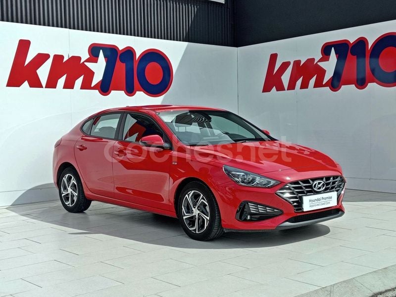 Rojo Usado 2021 Hyundai i30 Berlina | 17.500 € (Precio justo) - Imagen 1/4
