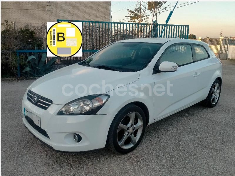 Blanco Usado 2010 Kia ProCeed Active Utilitario | 3999 € (Precio justo) - Imagen 1/4