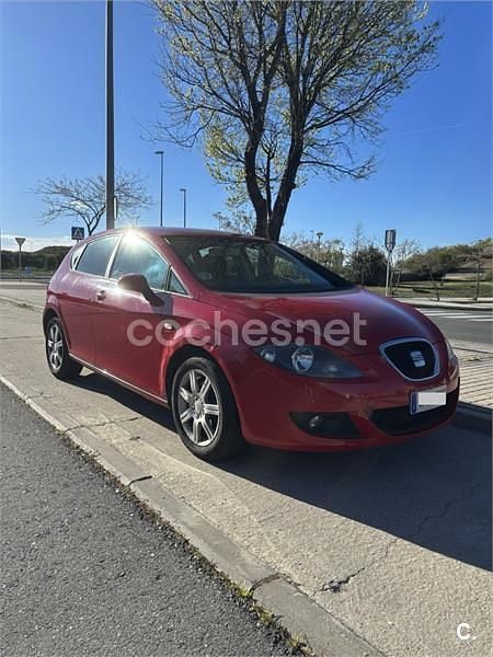 Usado Seat Leon Reference 140 CV (102 kW) 2006 Rojo Utilitario