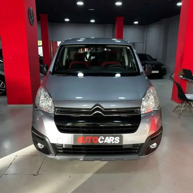 Usado Citroën Berlingo Feel 110 CV (80 kW) 2016 Gris Monovolumen