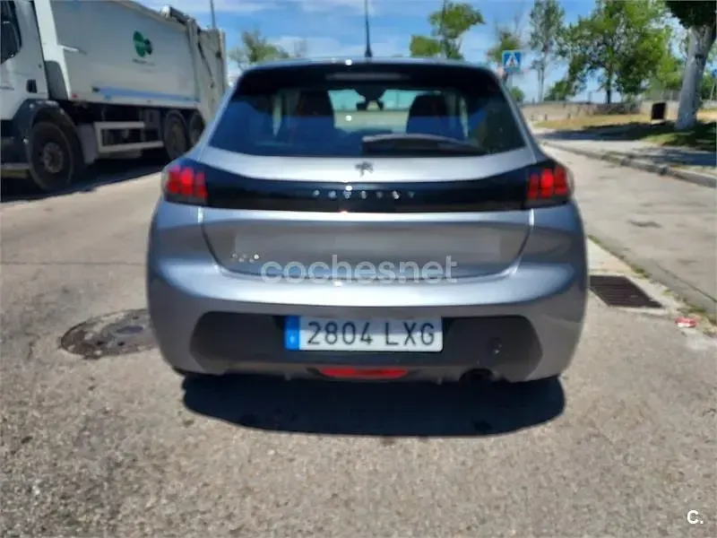 Usado Peugeot 208 Active 100 CV (73 kW) 2022 Gris / plata Utilitario