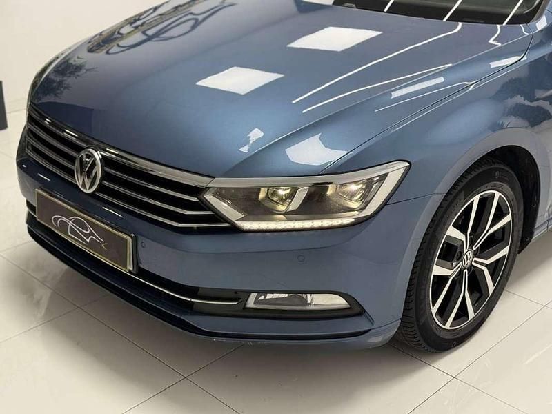 Usado VW Passat Advance 150 CV (110 kW) 2017 Azul Familiar
