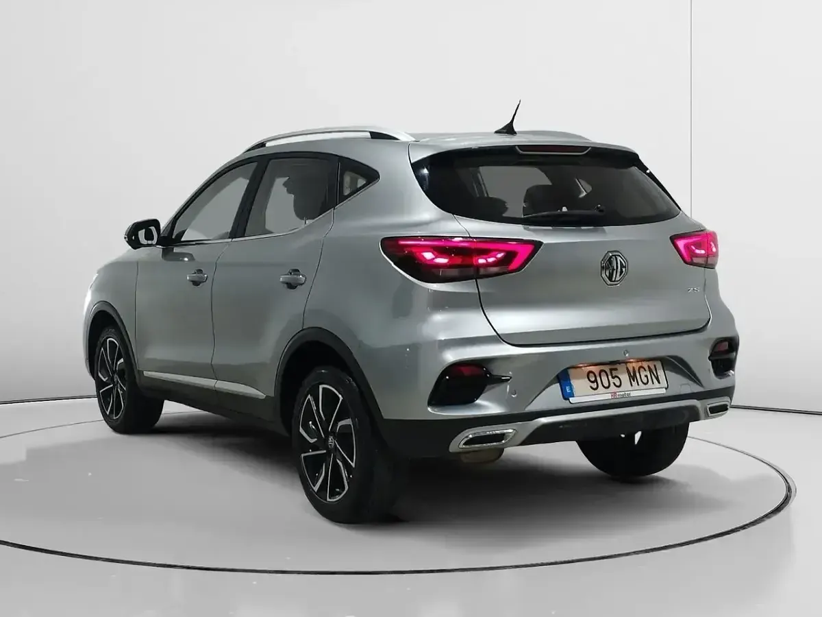 Usado MG ZS Luxury 106 CV (77 kW) 2023 Gris / plata SUV