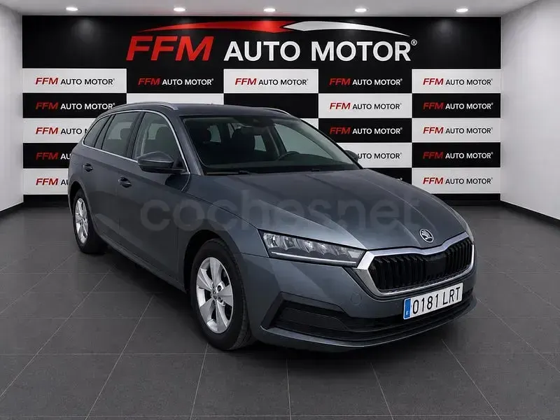 Usado Skoda Octavia Style 150 CV (110 kW) 2021 Gris / plata Familiar