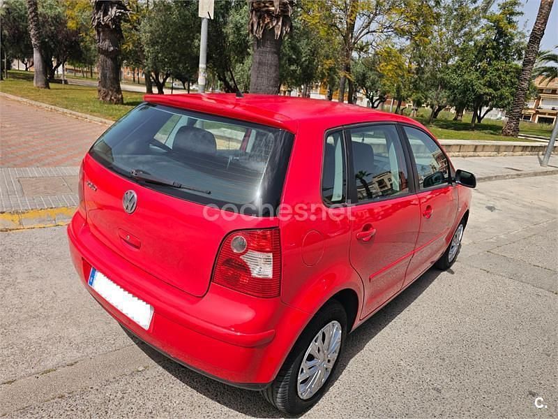 Usado VW Polo Trendline 75 CV (55 kW) 2003 Rojo Berlina