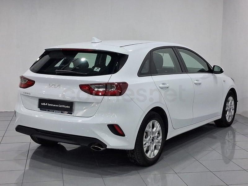 Usado Kia Ceed 120 CV (88 kW) 2024 Blanco Utilitario