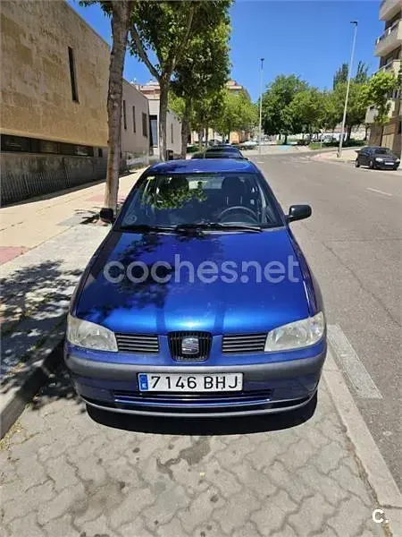 Usado Seat Cordoba Stella 75 CV (55 kW) 2002 Azul Berlina