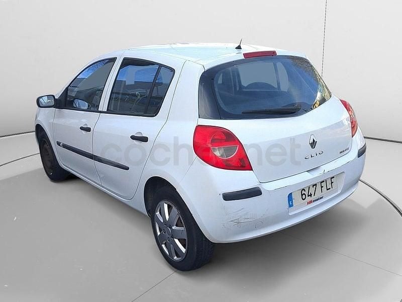 Usado Renault Clio II Authentique 75 CV (55 kW) 2007 Blanco Berlina