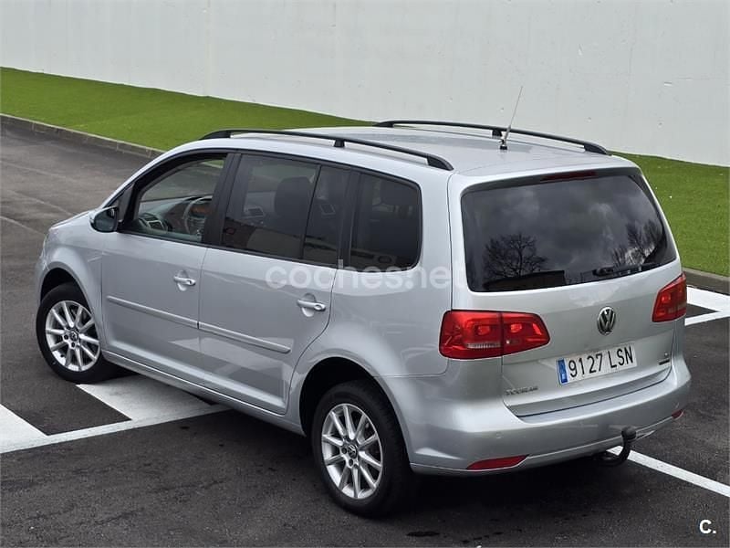 Usado VW Touran Edition 140 CV (102 kW) 2012 Gris / plata Monovolumen