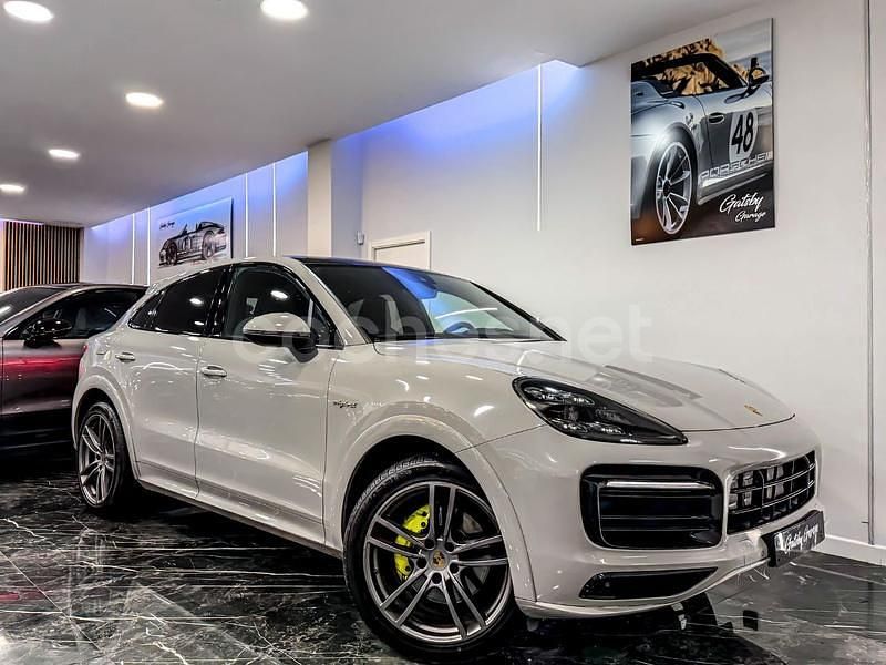 Usado Porsche Cayenne 462 CV (339 kW) 2020 Gris / plata SUV