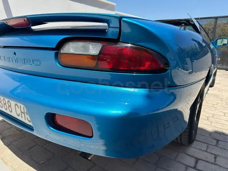 Usado Chevrolet Camaro 193 CV (141 kW) 2000 Azul Descapotable
