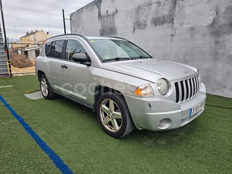 Gris / plata Usado 2007 Jeep Compass Limited SUV | 6499 € (Precio justo) - Imagen 1/4