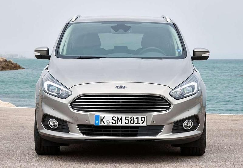 Begagnad Ford S-MAX Trend 140 HK (102 kW) 2007 Röd Minibuss