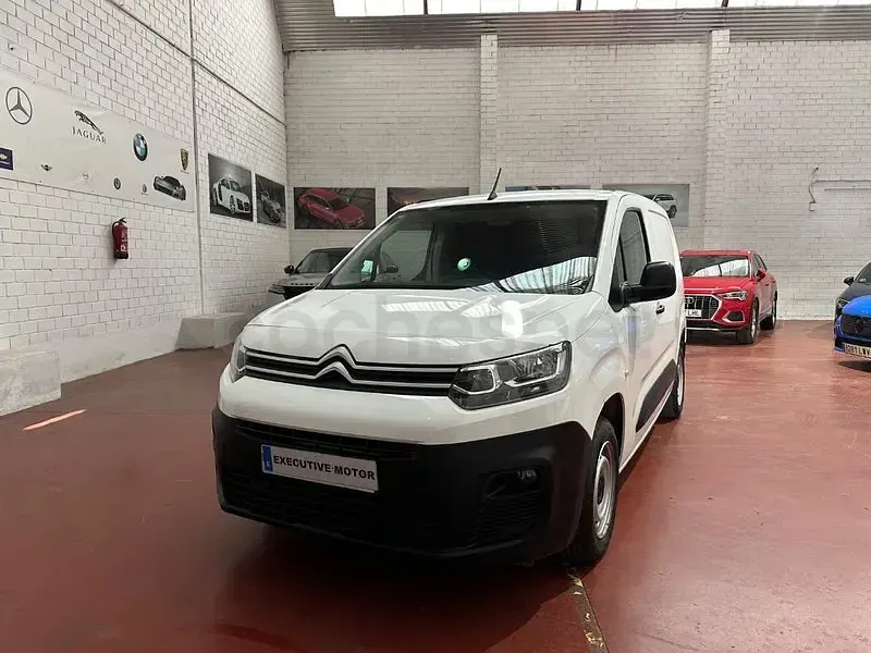 Usado Citroën Berlingo Live 102 CV (75 kW) 2022 Blanco Monovolumen