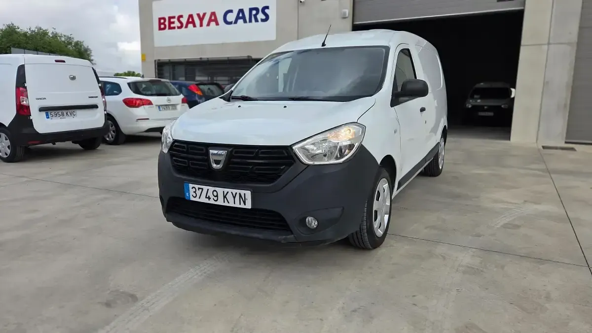 Usado Dacia Dokker Essentiel 100 CV (73 kW) 2019 Blanco Monovolumen