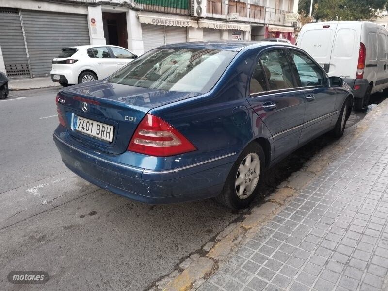Usado Mercedes C200 115 CV (84 kW) 2002 Azul Berlina