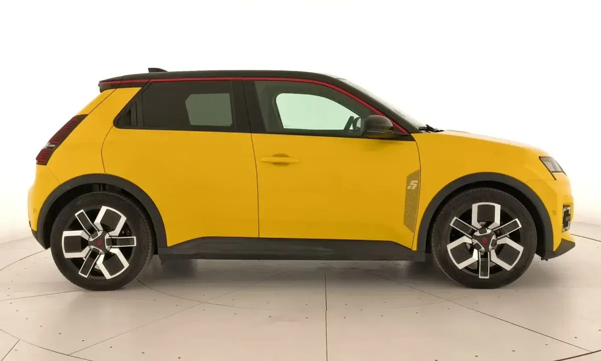 Usado Renault 5 E-Tech Techno 88 kW (120 CV) 2025 Amarillo Berlina