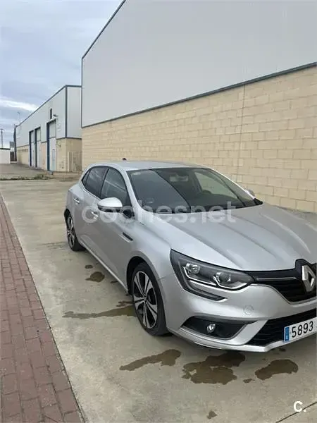 Usado Renault Mégane IV Bose Edition 110 CV (80 kW) 2016 Gris / plata Berlina