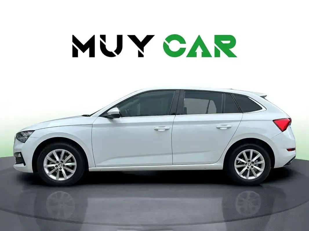 Usado Skoda Scala 110 CV (80 kW) 2022 Blanco Utilitario