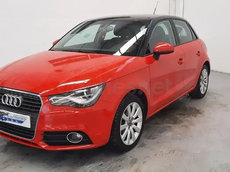 Usado Audi A1 Sportback Attraction 86 CV (63 kW) 2014 Rojo Utilitario